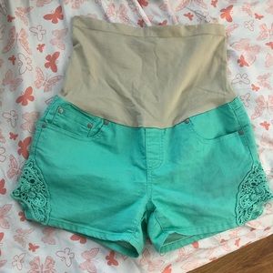 💓 Super cute mint green maternity shorts 💓